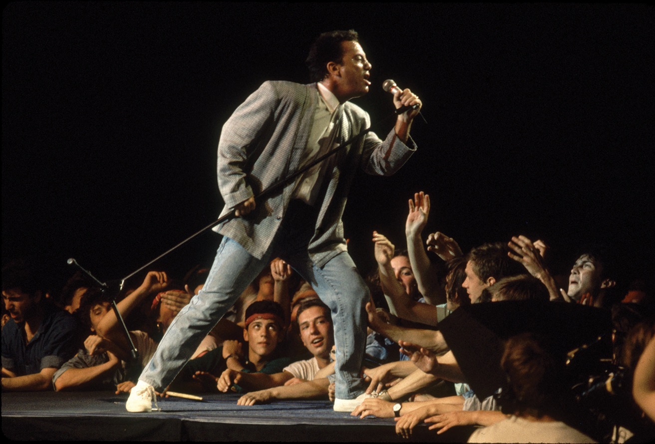 ビリー・ジョエル（Billy Joel）は根っからのロックンローラー! 来日目前、貴重音源も収めたライブベストが必聴である理由 | Mikiki by  TOWER RECORDS
