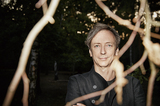 ハウシュカ、新作『A Different Forest』で森を散策し映画「ホテル・ムンバイ」でテロと闘う
