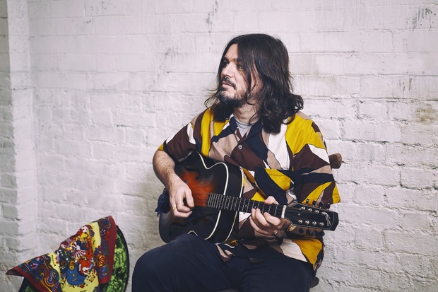 ビビオ(Bibio)が紡いだフォークロアと景色の記憶――初期の名盤『Hand Cranked』に高橋健太郎とin the blue shirtが迫る