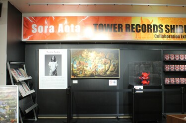 Sora Aota × タワレコ渋谷コラボエキシビションで世界的アーティストの