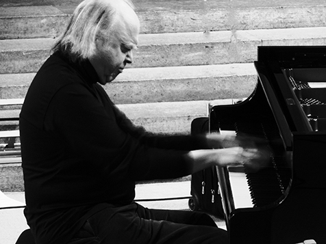 ヴァレリー・アファナシエフ（Valery Afanassiev）はベートーヴェンの難曲に挑み、笑った――師ギレリスへの想いも込められた名録音 |  Mikiki by TOWER RECORDS