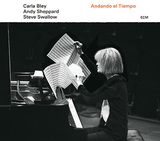 カーラ・ブレイのトリオ3年ぶりの新作! 楽曲が最も生かされるバンドでカーラのユニークなピアノも聴くことのできる最高の構成