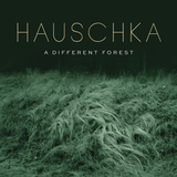 ハウシュカ 『A Different Forest』 ポスト・クラシカルの旗手がピアノのみで描く13の森の情景