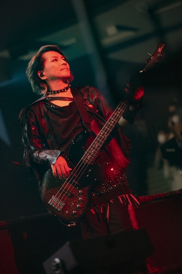 BUCK-TICKと武道館で乾杯――驚きの選曲と容赦のない演出で魅了した