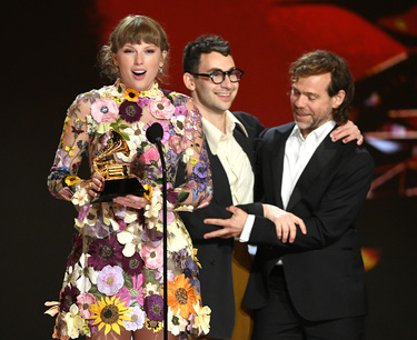 テイラー・スウィフト直筆サイン入り超 特大写真…グラミー賞アーチスト… セール中…テイラー・スウィフト直筆サイン入り超 特大写真