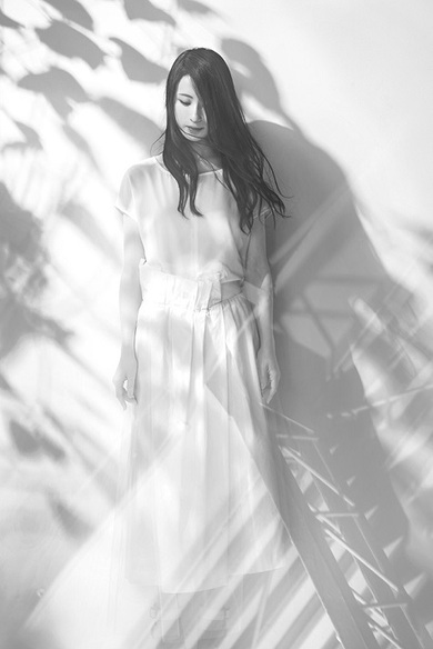 Uru『モノクローム』 心を揺さぶる歌声の持ち主が待望のファースト