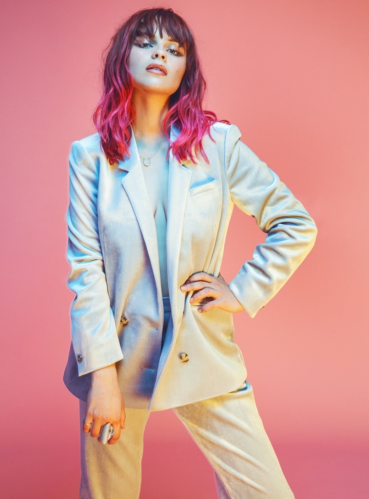 虹色の歌〉で愛される才媛ガブリエル・アプリン（Gabrielle Aplin