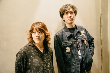 優河がニューアルバム『Love Deluxe』リリースとバンド編成による東名