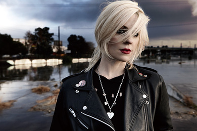 ブロディ・ドール（Brody Dalle）『Diploid  Love』パンク・シーンを席巻したシンガーがソロとして再出発、愛とロックに生きる女の歩みを振り返る | Mikiki by TOWER RECORDS