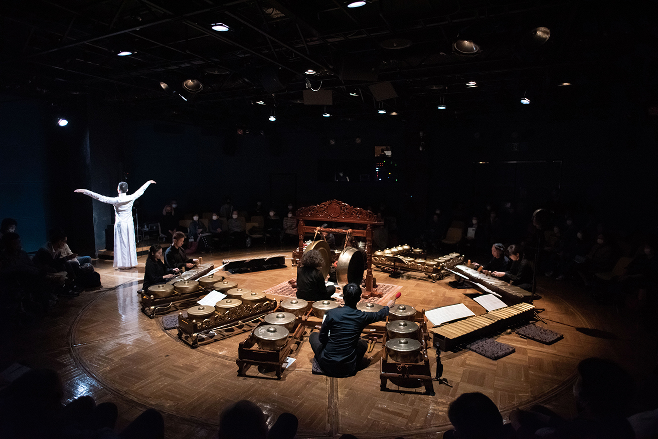 藤枝守とパラグナ・グループが2つの組曲で宇宙を表現――公演〈両界
