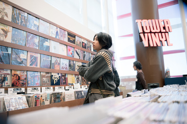 YOSHIさんご来店! レコードのロマンと音楽愛を語る | Mikiki by TOWER