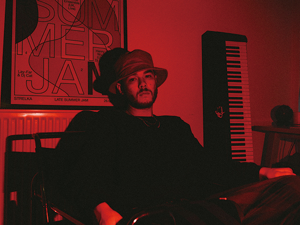 カマール・ウィリアムス(Kamaal Williams)『Wu Hen』UKジャズを代表する演奏家が〈Henry Wu〉での活動も集約した新作