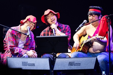 赤えんぴつ、武道館での感動的な2日間――バナナマンによるフォーク