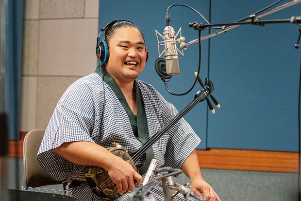 與那覇有羽『風の吹く島~どぅなん、与那国のうた~』暮らしのなかで育まれてきた歌文化の豊かさを継承する