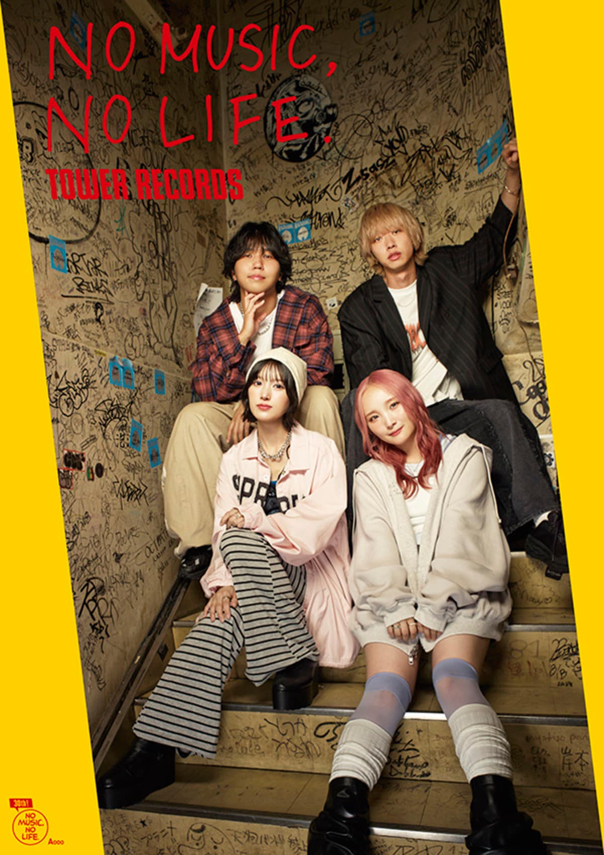 Aoooが思い出の地で〈NO MUSIC, NO LIFE.〉ポスターを撮影! 老舗ライブハウスを訪れたメンバー4人の様子をレポート - コラム