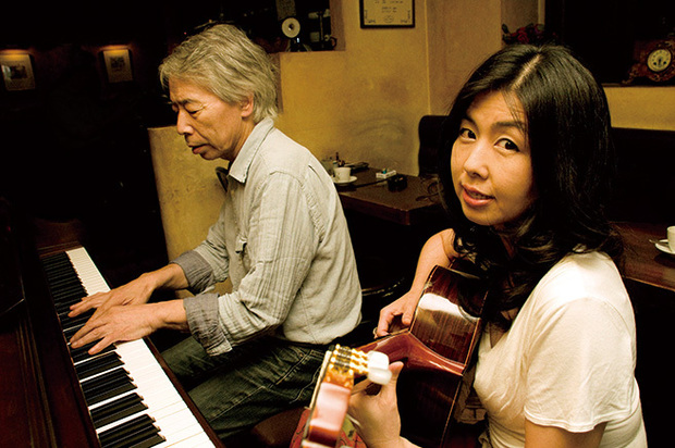 ブラジル音楽志向するギタリスト兼歌手の平田王子とピアニスト兼作曲家の渋谷毅、デュオとしての深まり感じさせる新作