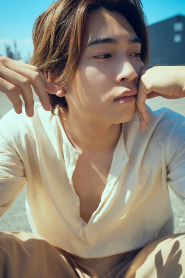 庄司浩平 写真集 直筆サイン入り 仮面ライダーガヴ 40までにしたい10のこと 庄司浩平：記者から「言葉の美しさ」褒められ照れ笑い 「仮面