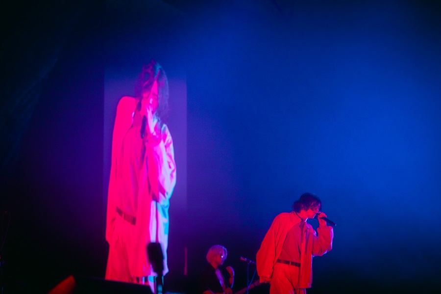 米津玄師、新曲ライブ映像公開＆2026年アリーナツアー発表