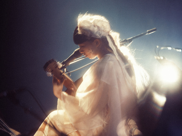 青葉市子『Luminescent Creatures』の雄大で力強い物語――2部構成、10人