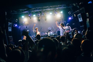 CRCK/LCKSは特別なバンドであり続ける―中村佳穂も登場した新EP『Double