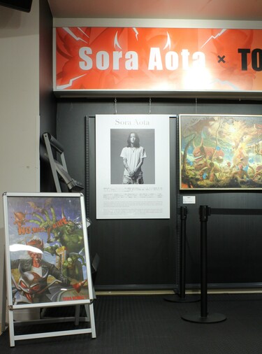 Sora Aota × タワレコ渋谷コラボエキシビションで世界的アーティストの