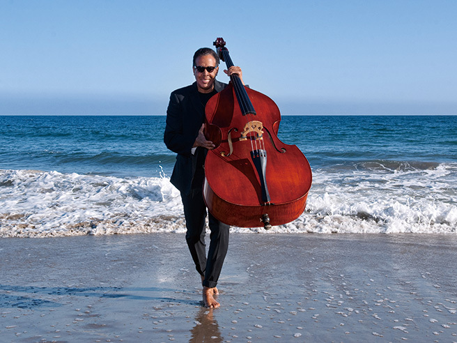 グラスパーら参加 スタンリー クラークがファンキーでドラマティックに仕立てた映画 バーバーショップ 第3弾サントラ Mikiki