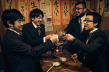 HUSKING BEE『AMU』自由な発想とライヴ仕込みの結束力で新たな〈らしさ〉を編み上げた会心作