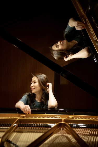 西山瞳のピアノソロ作『Songs』がリリース 初期人気曲の再録や新曲を