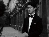 張海鴎『モーツァルト：ピアノ協奏曲第12&13番（弦楽五重奏による室内楽版）』 中国のピアノの貴公子、新譜はエレガントなモーツァルト