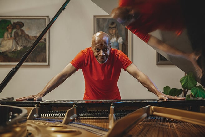 ララージ（Laraaji）『Sun Piano』ニューエイジの重鎮による多層的な