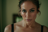 常に恋するジェニファー・ロペス（Jennifer Lopez）がそこにいる――ベン・アフレックとの復活愛から生まれた新作『This Is Me...Now』
