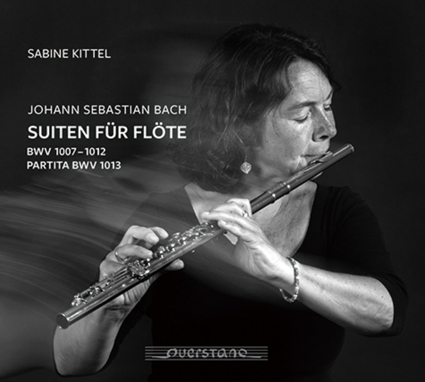ザビーネ・キッテル（Sabine Kittel）『J.S.バッハ：無伴奏フルート組曲』“無伴奏チェロ組曲”をパウル・マイゼンが編曲 空間に