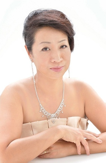 ソプラノ歌手の浜田理恵が語る 言葉遊びをテーマに 不思議の国のアリス の裏側描いた公演 言葉は歌い 音楽は語る Mikiki ソプラノ歌手の浜田理恵が語る 言葉遊びをテーマに 不思議の国のアリス の裏側描いた公演 言葉は歌い 音楽は語る Mikiki