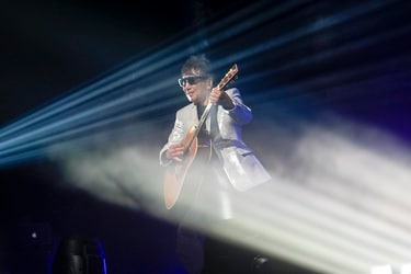 TM NETWORKは鉄壁のライブバンド――松本孝弘との共演、懐かしの演出も