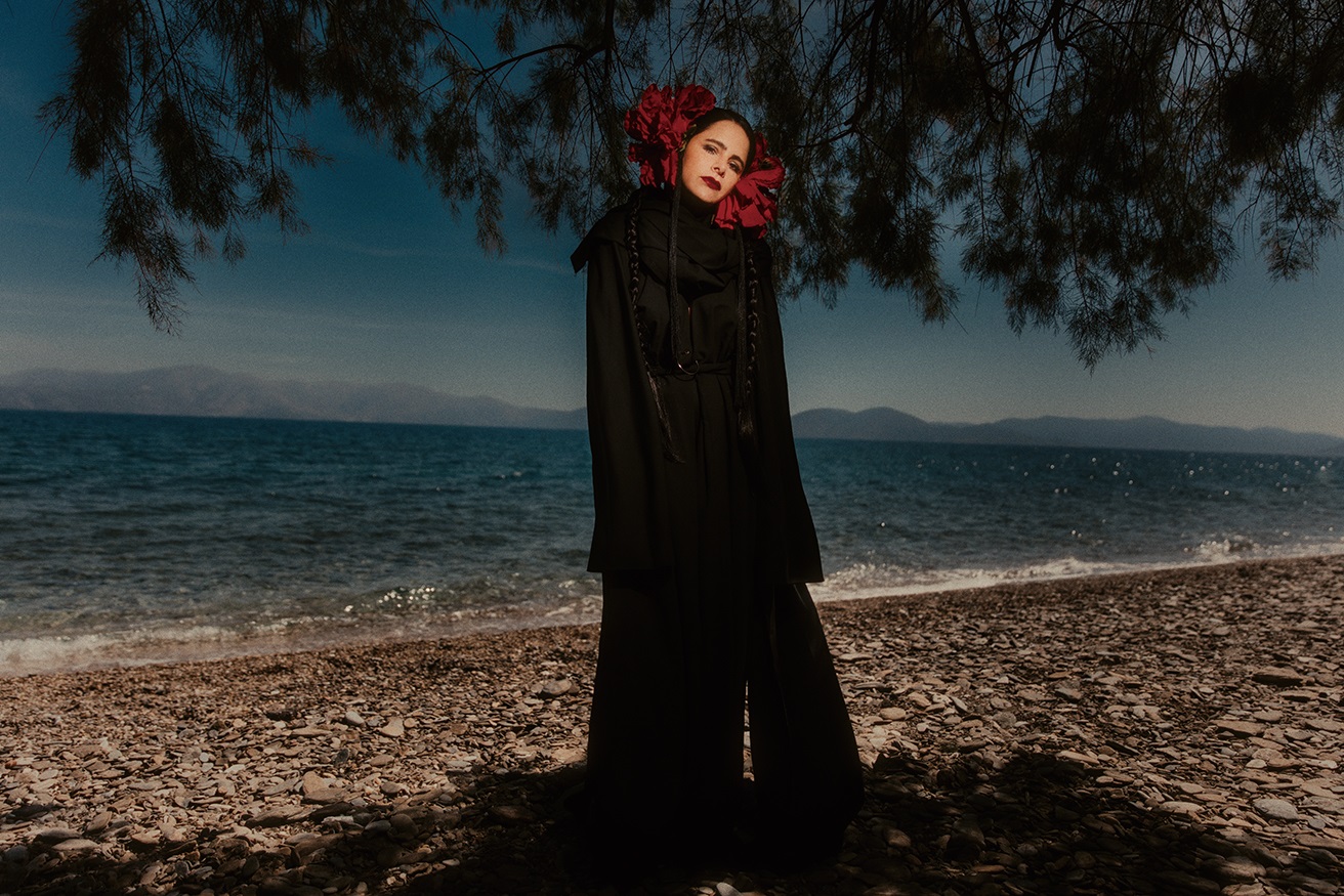 ソフィア・クルテシス（Sofia Kourtesis）の初アルバム『Madres』が