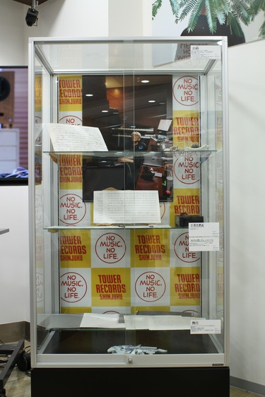 坂本龍一ポップアップショップがタワレコ新宿店で開催中 教授