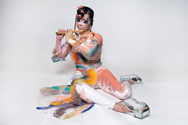 ビョーク（Björk）『Utopia』ハートブレイクを乗り越え、ユートピアを 