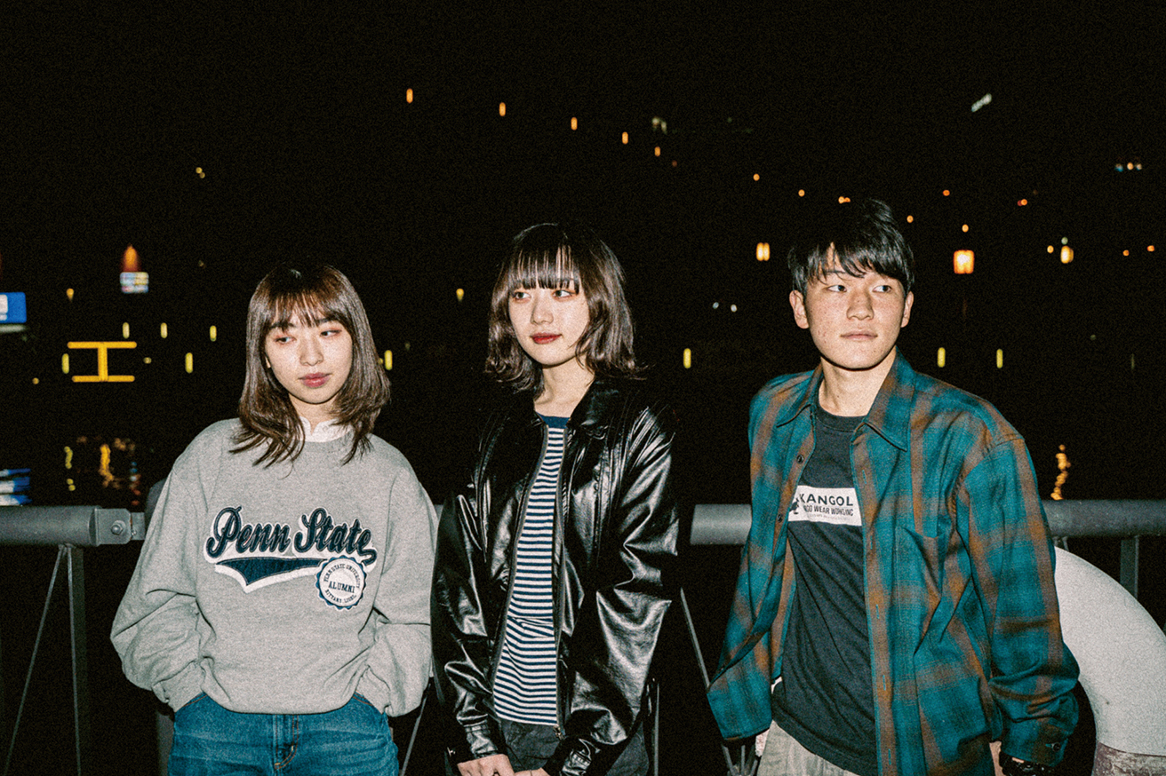 ブランデー戦記の音楽は涙を堪える人に響く――大阪の3ピースバンドが