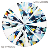 moumoon 『NEWMOON』 上質なポップが多彩に揃うなか、スペイシーなダンス・トラックが浮世離れの心地良さ