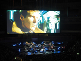 ブレードランナーLIVEに足を運ばざるを得ない。シンセサイザーの神ヴァンゲリスの音楽を甦らせ、映画と完全シンクロする生演奏を体験