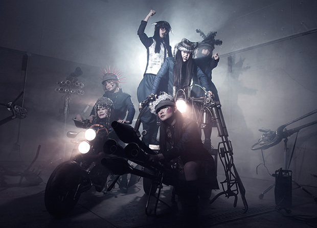 〈楽器を持たないパンク・バンド〉BiSH、メジャーに土足で侵攻! 99秒の騒々しいファスト・チューン“DEADMAN”を語る