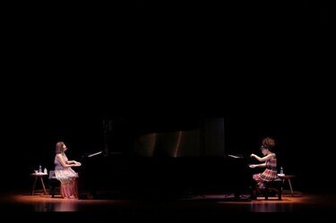 上原ひろみが求めるのはサプライズ! 矢野顕子とのライヴ盤で実践した