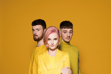 クリーン バンディット Clean Bandit What Is Love メンバー脱退も何のその リタ オラやルイス フォンシら豪華ゲストと作ったジンクス無縁の2作目 Mikiki