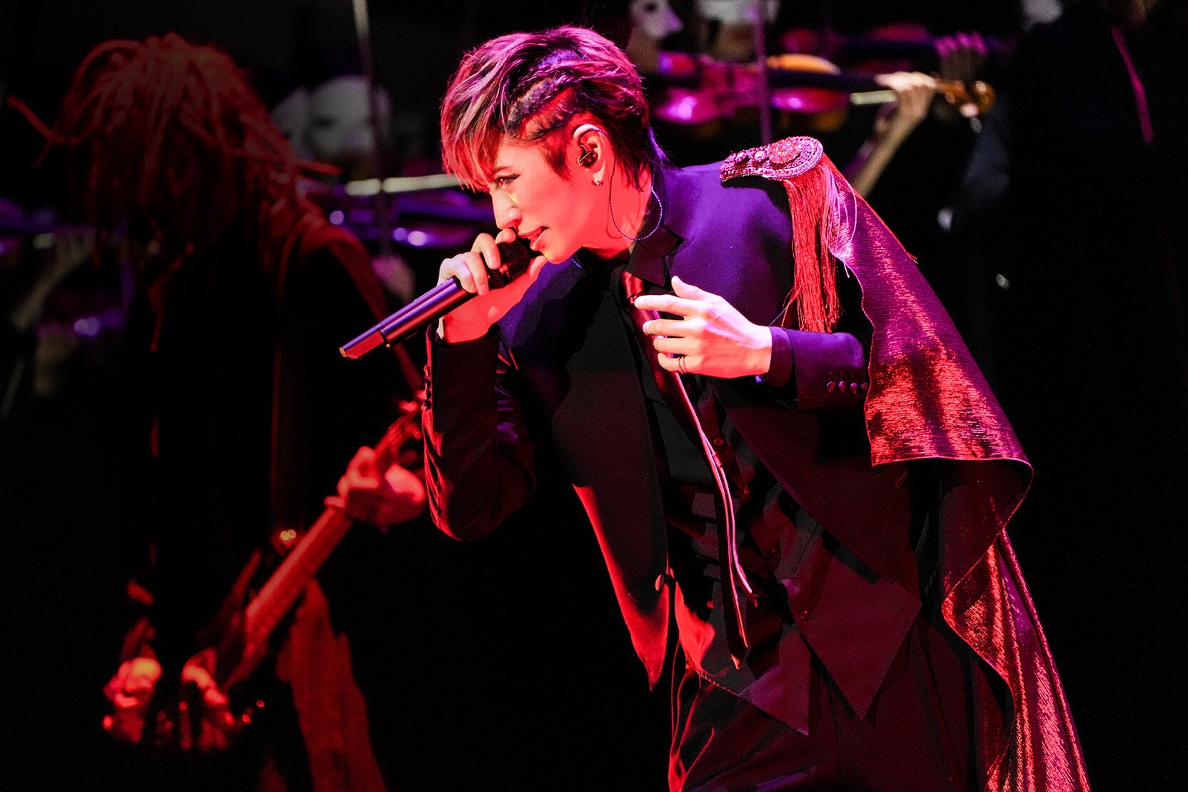 GACKTが追求する「ロックとクラシックの真の融合」 オーケストラの指揮