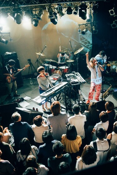 CRCK/LCKSは特別なバンドであり続ける―中村佳穂も登場した新EP『Double