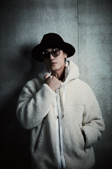 赤西仁 REDWEST アップグレード特典 クッション・マフラー 新品未開封 新品未開封】赤西仁 REDWEST アップグレード特典 クッション マフラー