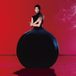 リナ・サワヤマ（Rina Sawayama）『Hold The Girl』先進的かつ普遍的なメッセージと〈あの頃の洋楽〉感に溢れた傑作ポップアルバム!