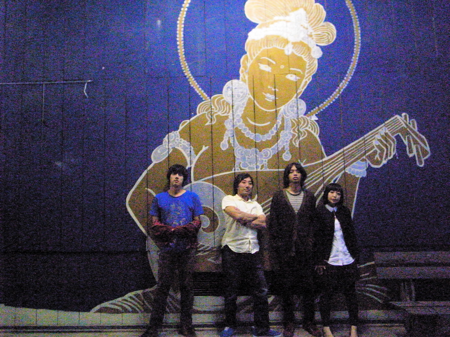 昆虫キッズ、2010～2014年に会場限定販売したライブ音源と2015年の最終