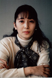 演劇中心に幅広く活動した如月小春、坂本龍一ら参加した自身唯一のアルバム『都会の生活』を通じてその軌跡に触れる