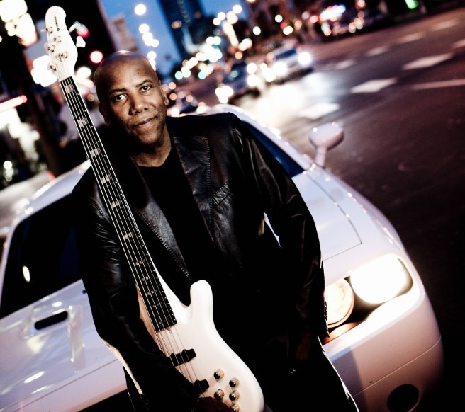 アーティスト  ベース奏者。 ネイザン・イースト『Nathan East』40年間第一線で活躍してきた
